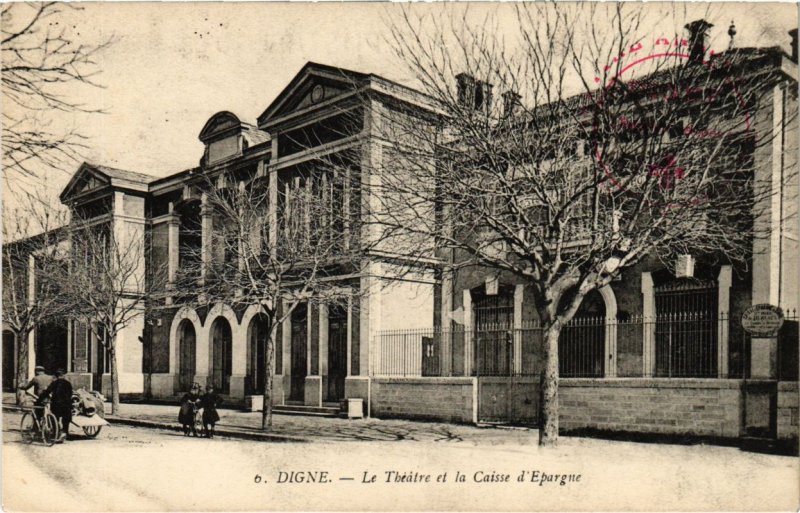 CPA Digne Le Theatre et la Caisse d'Epargne (922079)