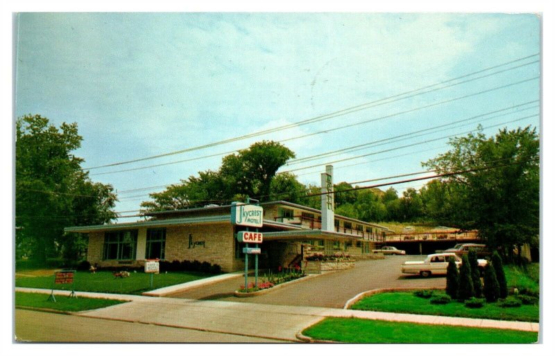 1967 Skycrest Motel, River Falls, WI Postcard *6E(3)24