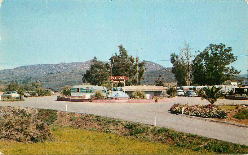 Autos Escondido California Ivy Del Trailer Park 1950s postcard Kaeser Blair 4123