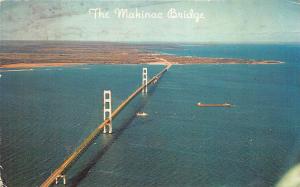 BG14046 the makinac bridge ship bateaux  michigan usa