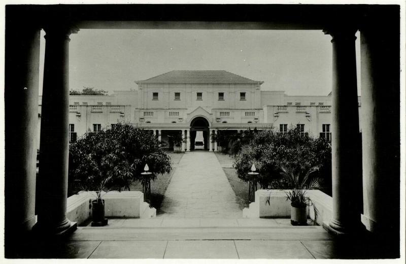 rhodesia, VICTORIA FALLS, Hotel, View of the Courtyard (1940s) RPPC