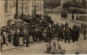 CPA MEAUX La Greve des Boulangers devant l'Hotel de Ville (861419)