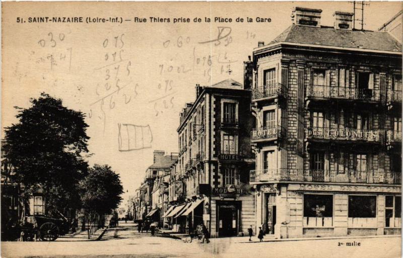 CPA St-NAZAIRE - Rue Thiers prise de la Place de la Gare (589895)
