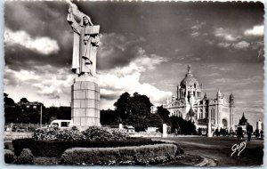 M-80596 Statue of Sainte-Thérèse and the Basilica Lisieux France