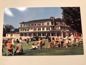 1950s THE WAUMBEK Us Route 2 Presidential Hwy Jefferson NH Plastichrome Postcard