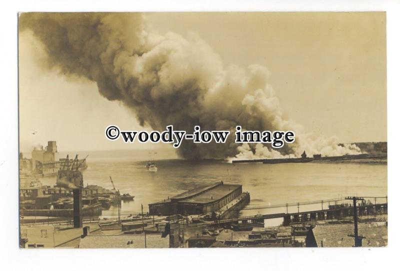 su3213 - Fire at West St Johns Docks , New Brunswick Canada June 1931 - postcard