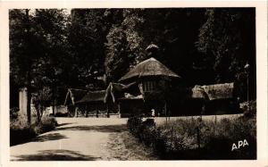 CPA Les Pyrénées Illustrées - LUCHON - La Buvette du Parc (582915)