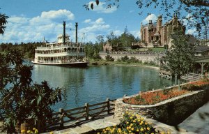 FL - Orlando. Walt Disney World. Cruising the Rivers of America