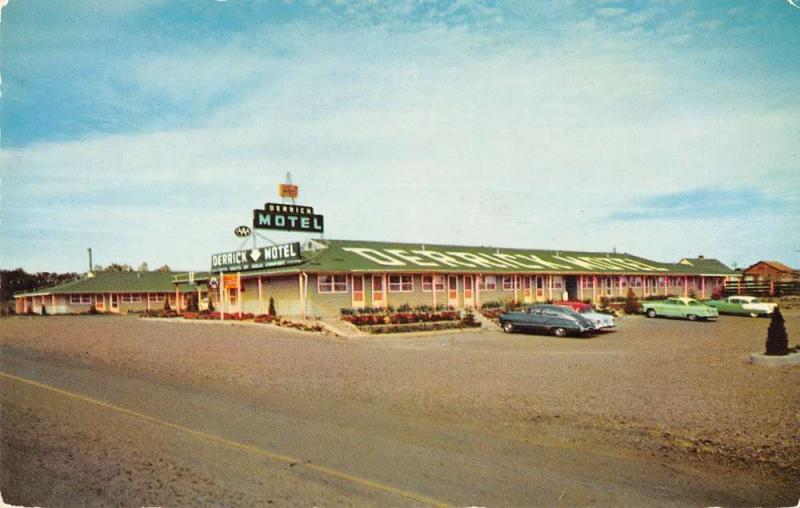 West Glendive Montana birds eye view Derrick Motel entrance vintage pc Z16386 