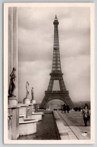 Eiffel Tower and Tourists at Paris France RPPC Postcard M37