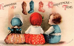 Christmas Postcard Ellen Clapsaddle Children Look At Stockings Wolf Series 905