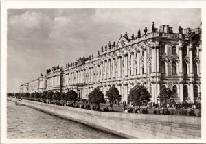 Postcard Russia St. Petersburg - Leningrad Palace Embankment