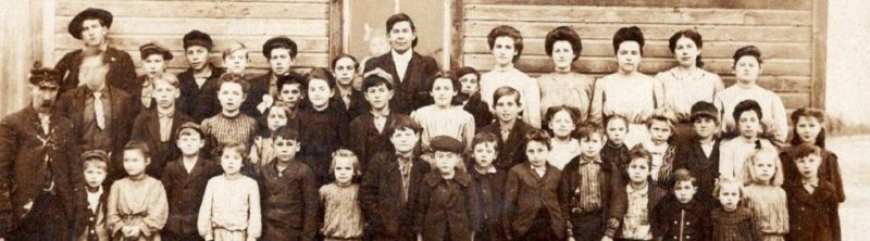 1908-1909 CHERRY GROVE SCHOOL UNUSED REAL PHOTO POSTCARD HIDDEN CHILD IN WINDOW 