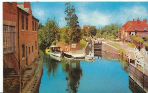 Berkshire Postcard - The River Kennet - Newbury   A6916