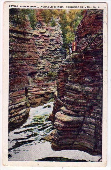 NY - Devil's Punch Bowl, Ausable Chasm, Adirondack Mts  (crease)