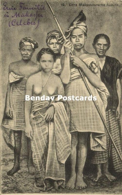 indonesia, CELEBES MAKASSAR SULAWESI, Native Family with Nude Girl (1910s)