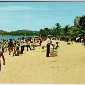 c1976 Puerto La Cruz, Venezuela Paseo Colon Beach Crowd Scene Chrome 4x6 PC M26