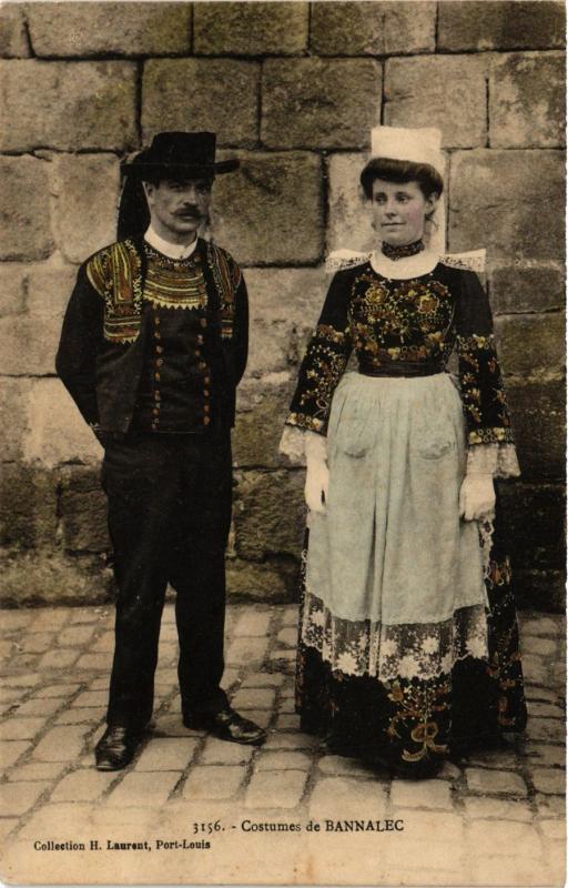 CPA Costumes de Bannalec FRANCE FOLKLORE (788350)