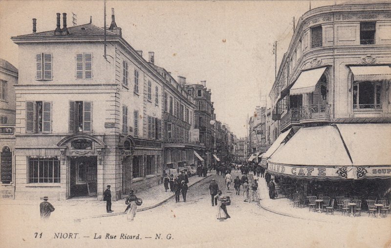 P1838 old pc niort - la rue ricard cafe people street scene france