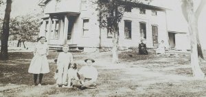 RPPC Farmhouse Women Children & Dog Real Photo Postcard C10