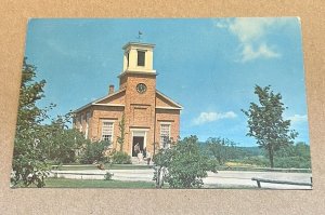 VINTAGE UNUSED  POSTCARD - CHARLOTTE MEETING HOUSE, SHELBURNE, VERMONT