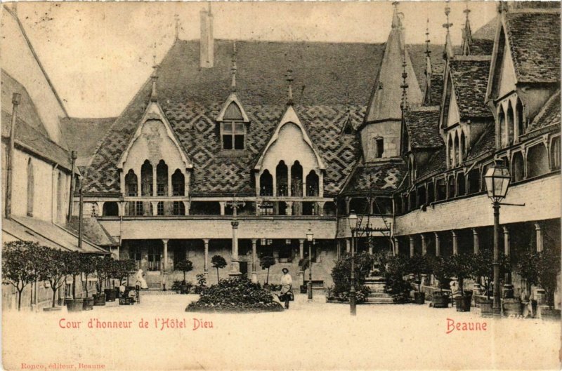 CPA BEAUNE Cour d'honneur de l'Hotel Dieu (984244)