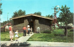 postcard Minden, Nebraska - Pioneer Village - Sod House