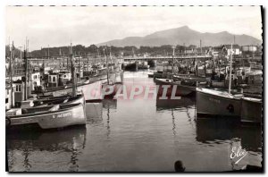 Modern Postcard Saint Jean de Luz Bass Pyr Port and bottom Rhune Fishing Boat