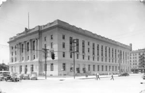 Lincoln Nebraska~Post Office-Street Scene~People Crossing Street~1940s Cars RPPC