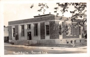 J54/ Garrett Indiana RPPC Postcard c1940s U.S. Post Office Building  285