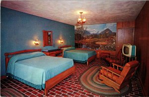 Gatlinburg, Tennessee - Stay at the Brookside Motel and Ranch House - 1950s