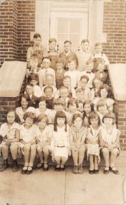 RPPC SCHOOL CHILDREN COUNCIL BLUFFS IOWA REAL PHOTO POSTCARD (1931)