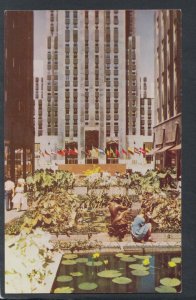 America Postcard - Fountains, Rockefeller Plaza, New York City T9849