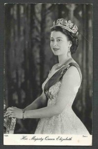 Ca 1950's PPC QUEEN ELIZABETH MINT PHOTO ON TUCK POSTCARD HAS BENDS & STAINS