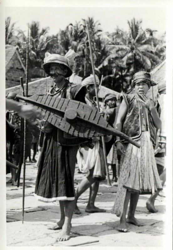 indonesia, NIAS, Native Warrior Shield Spear (1930s) Real Photo (12)