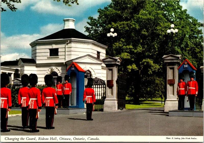 CONTINENTAL SIZE POSTCARD CHANGING THE GUARD AT RIDEAU HALL OTTAWA CANADA