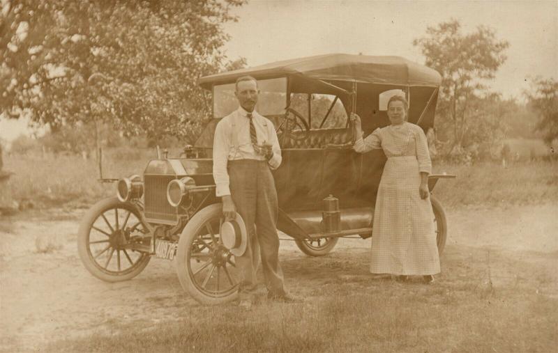 OLD CAR w/ FAMILY COUPLE ANTIQUE REAL PHOTO POSTCARD RPPC 