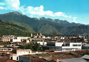 VINTAGE CONTINENTAL SIZE POSTCARD PANORAMIC VISTA OF CITY OF MERIDA VENEZUELA