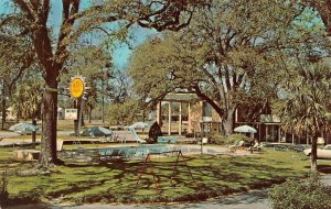 BRUNSWICK, Georgia GA   QUALITY MOTEL~OAK PARK  Pool~Swings  ROADSIDE  Postcard