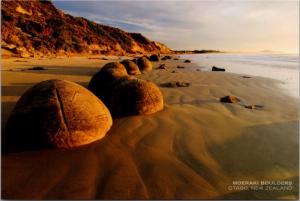 Moeraki Boulders Otago New Zealand NZ Unused Vintage Repro Postcard D45 