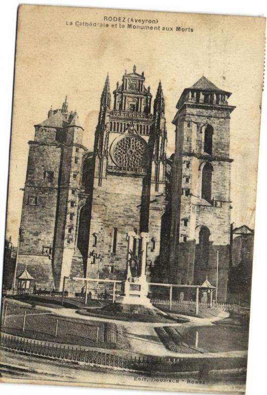 CPA RODEZ - La Cathédrale et la Monument aux Morts (109661)