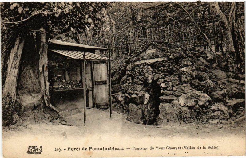 CPA Foret de FONTAINEBLEAU - Fontaine du Mont Chauvet (166787)