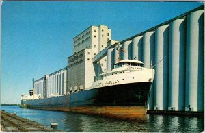 Postcard BOAT SCENE Duluth Minnesota MN AL5406