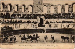 CPA ARLES Course de Taureaux Espagnole aux Arenes d'Arles (1291297)