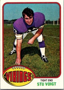 1976 Topps Football Card Stu Voigt Minnesota Vikings sk4423
