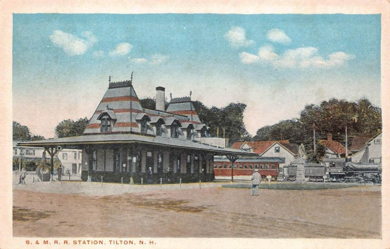 B. & M. RAILROAD STATION TRAIN DEPOT TILTON NEW HAMPSHIRE POSTCARD (c. 1915)