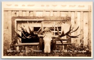 K49/ Alaska RPPC Postcard c1930 World Record Moose Hunting Antlers 479