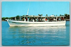 Sarasota  Florida  Capt. Anderson III  Marina Mar    Postcard