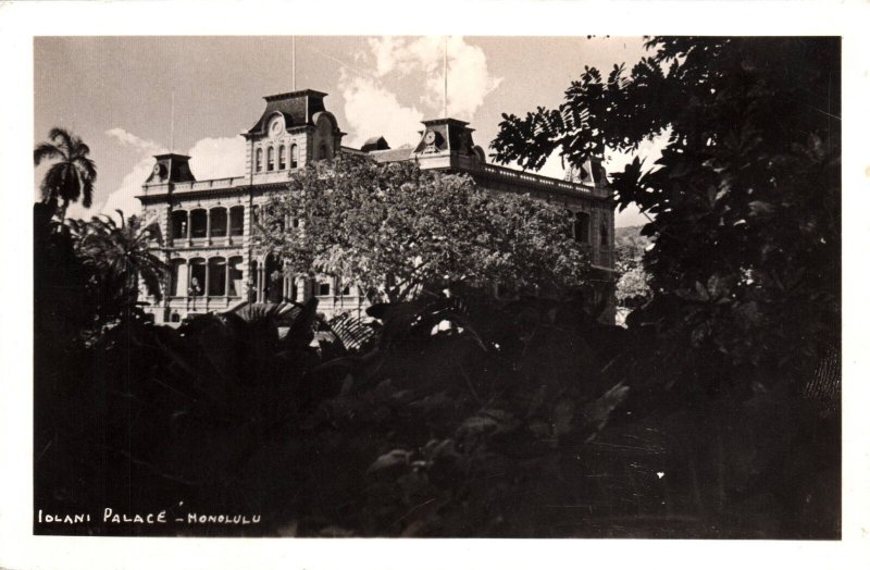 VINTAGE POSTCARD THE ROYAL IOLANI PALACE AT HONOLULU HAWAII REAL PHOTO RPPC