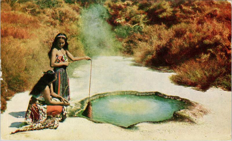 Hot Pool Cooking NZ New Zealand Women Unused Postcard E40 *As Is